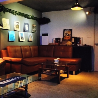 reconnecting business lounge